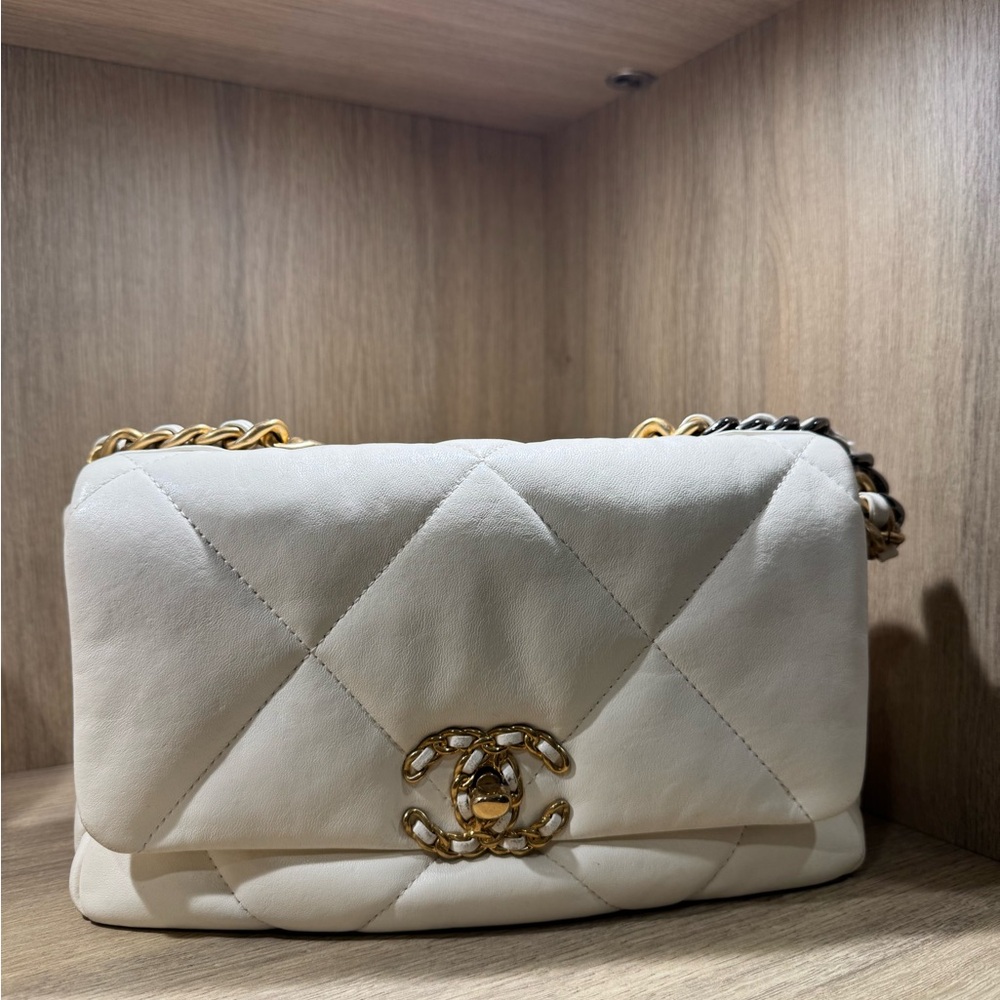 Chanel 19 Flap Bag - Picture 3 of 10
